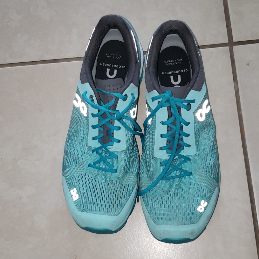 ON cloud surfer sneakers size 9.5